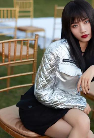 劉惜君個人簡介：（氣質溫婉，身姿撩人的女歌手）