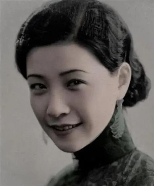 一代影后阮玲玉簡介(25歲自殺，30萬人送葬：阮玲玉，到底有多傳奇？)