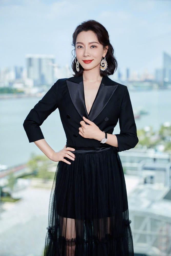 陳數第一任老公的簡介（慘遭前夫劈腿，為了繼子決定不生小孩）