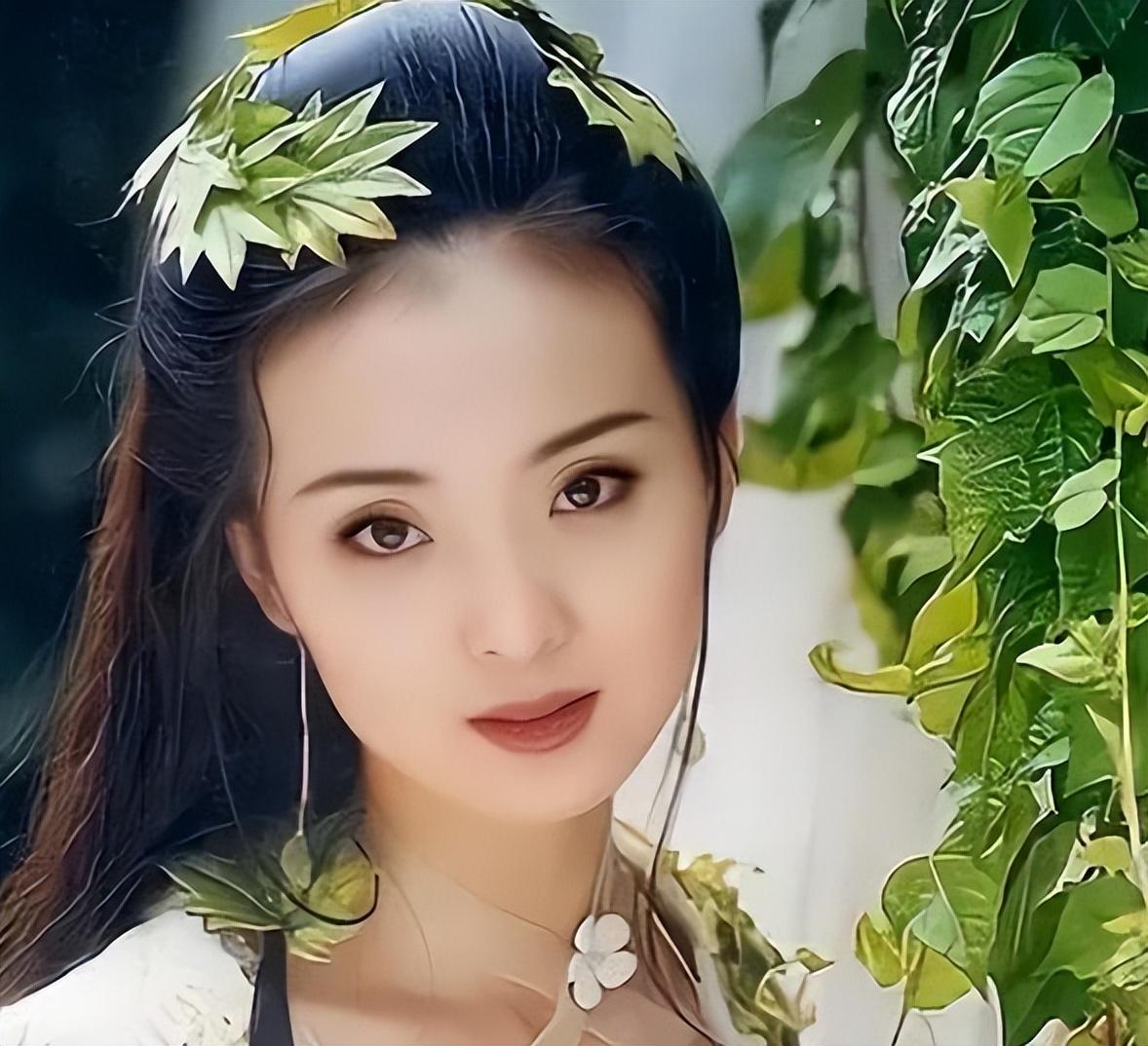 從貴婦到“保姆”，嫁入豪門的“晴格格”王艷，如今怎麼樣了？