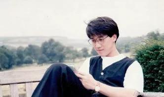 週傳雄個人資料簡介：中國台灣歌手,音樂製作人