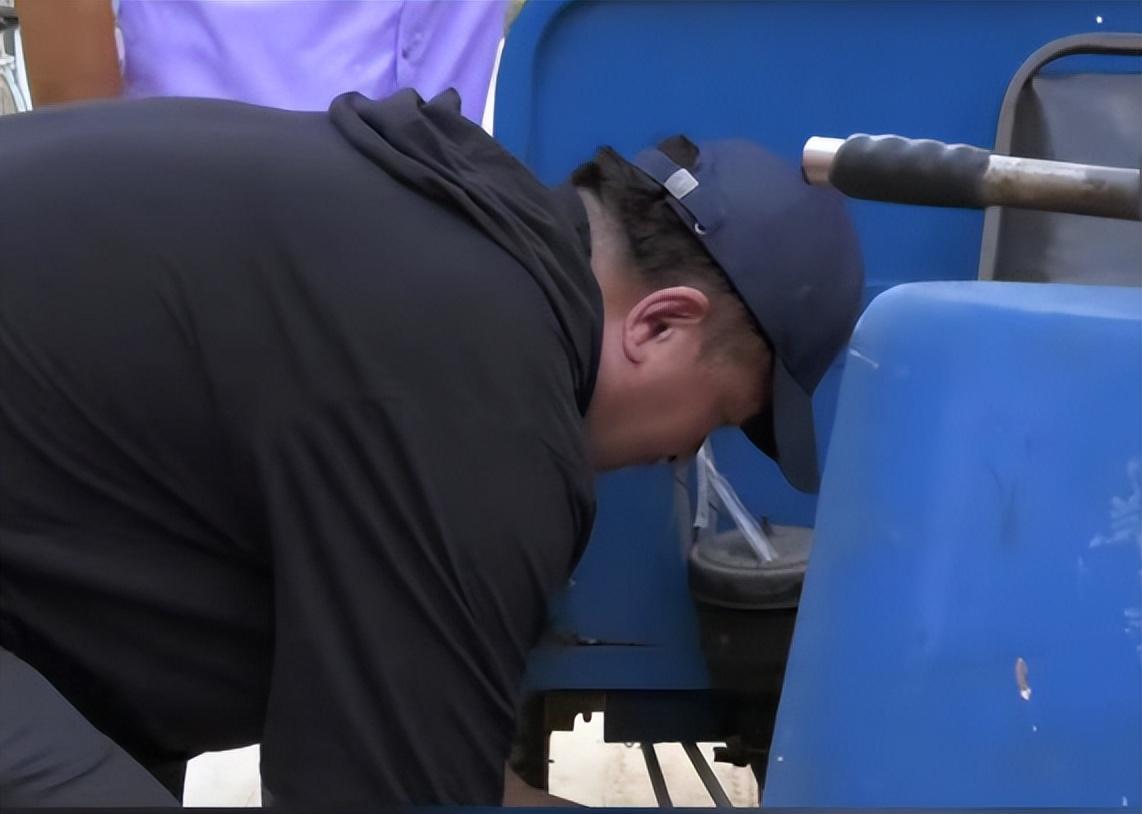 事實證明，“消失”八年的畢福劍，如今已經走上了一條“不歸路”