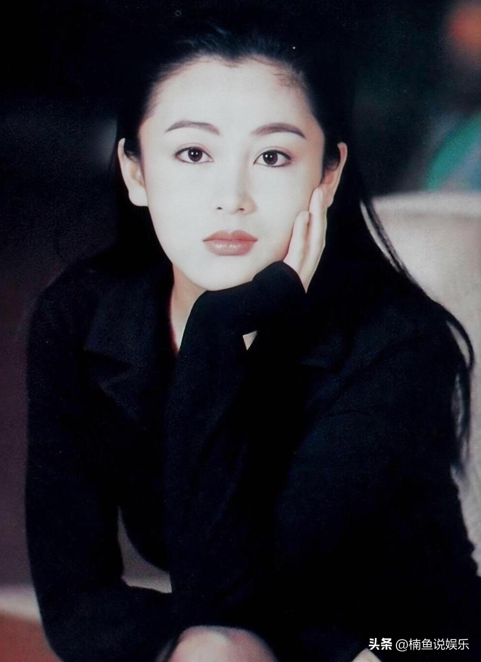 不愧是內地第一美人，陳紅年輕時堪稱國色天香，難怪陳凱歌會心動