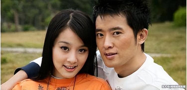 46歲的任泉，「隱藏」了12年的妻子曝光，原來是大家熟悉的歌手