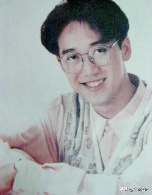 週傳雄資料，1969年出生台灣，祖籍湖北荊州公安縣，代表作《黃昏》