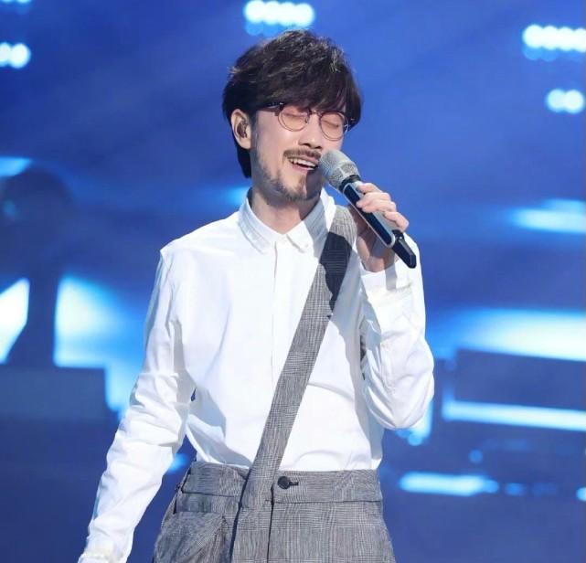 週傳雄最火紅的時候生病了，等病好之後發現歌壇病了