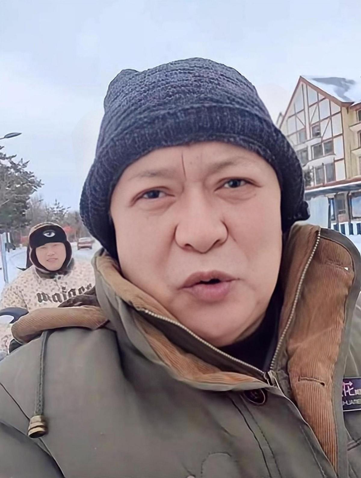 遲志強現況如何 , 現身東北老家，眉毛脫離面容滄桑，坐電動三輪車接地氣