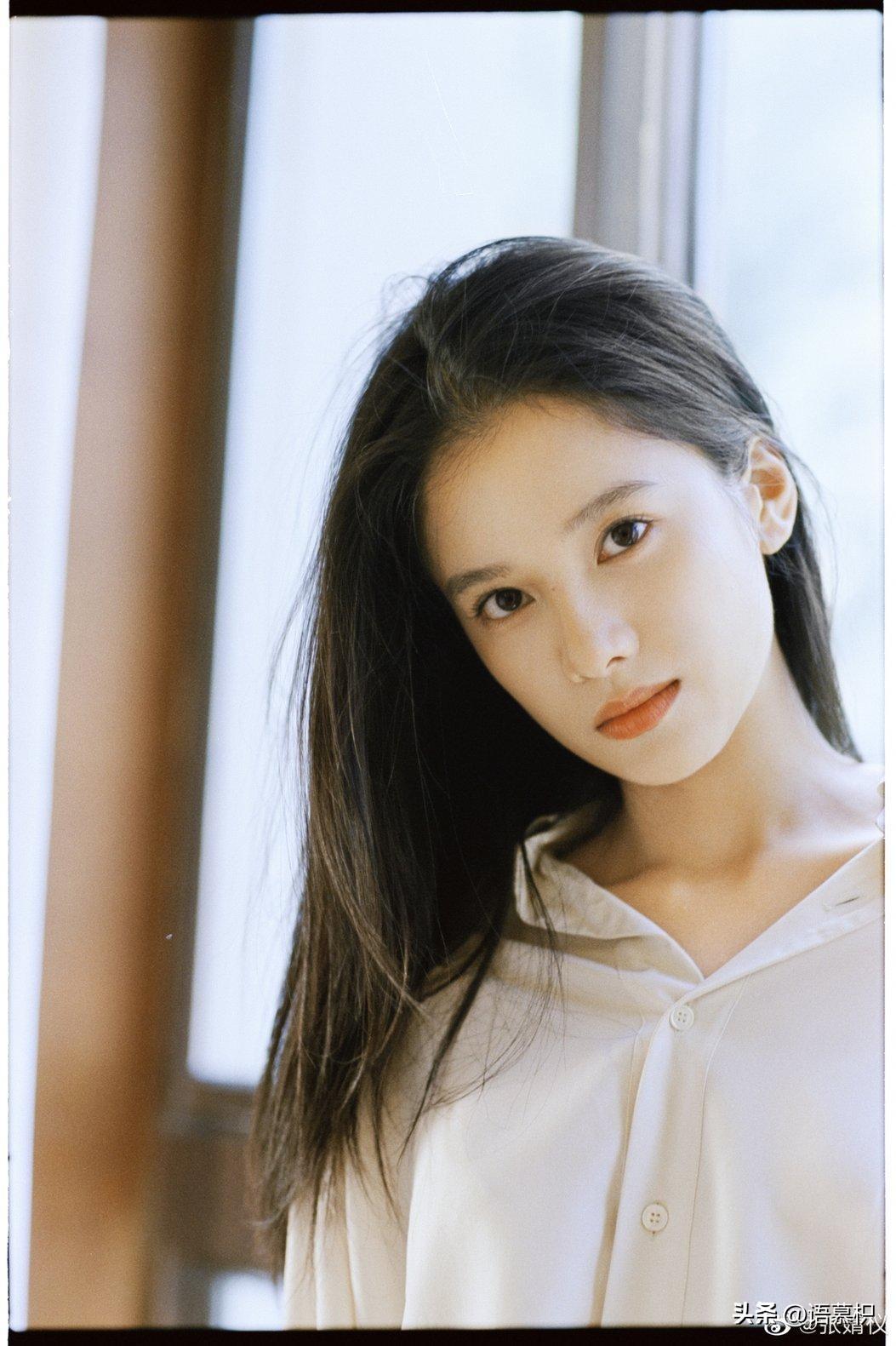 學霸張婧儀背景超硬！陳坤是她乾爹， 跟王俊凱是同學 ,張婧儀周迅什麼關係