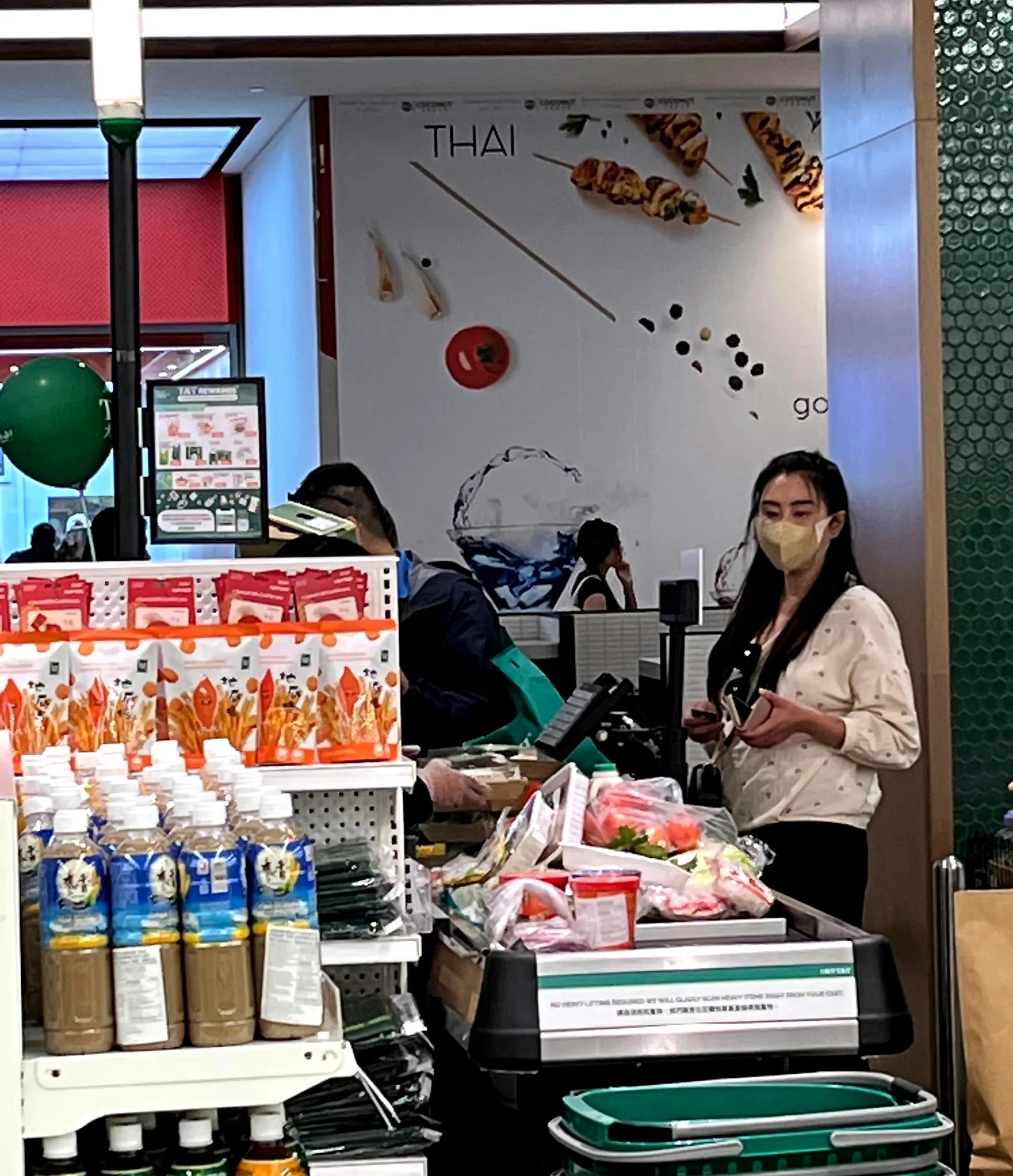 王祖賢顏值巔峰期有多美，天王們都為她爭先恐後！