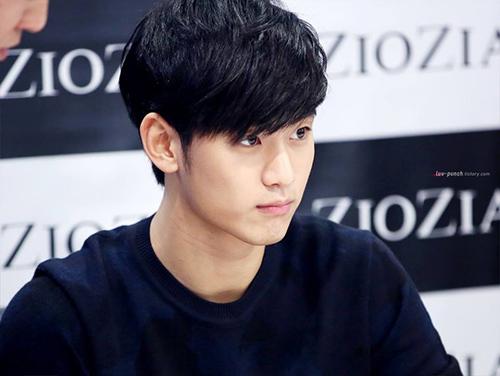 金秀賢有女朋友嗎？緋聞女主角漂亮不如你