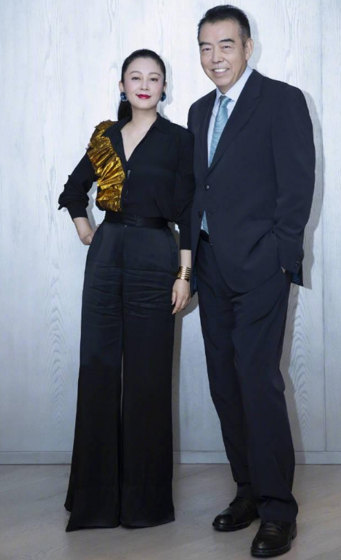 陳凱歌與陳紅近況 54歲陳紅老態盡顯，大17歲陳凱歌比她顯年輕