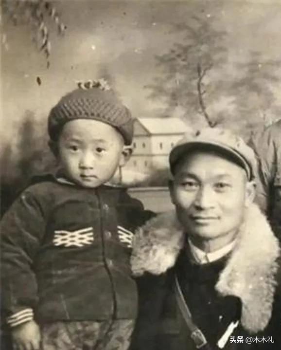 王健林簡介（軍旅生涯17年，32歲任職大連區政府辦公室主任）