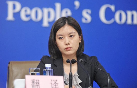 譯本張京簡介（17歲拒絕清北，21歲成外交翻譯官，中美對話16分鐘驚艷世界）