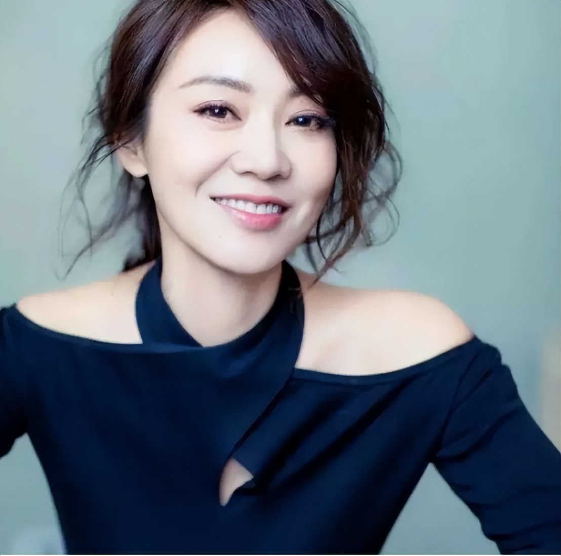 閔妮的個人資料簡介（前夫娶妻生子鍅妮至今未婚，她在追求什麼？）