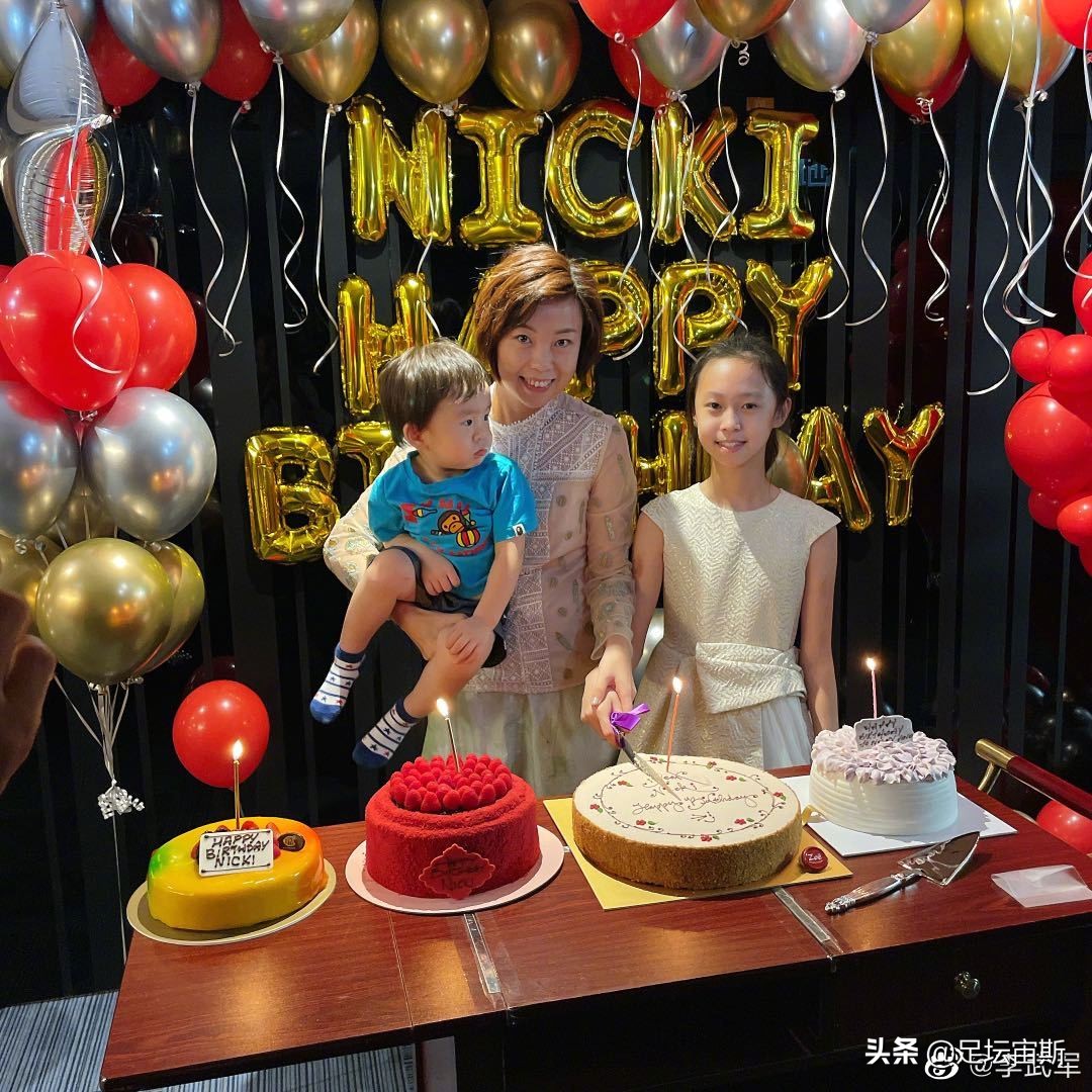 張怡寧簡介(40歲張怡寧單手抱兒子慶生，漂亮女兒獻花，60歲老公準備4塊蛋糕)