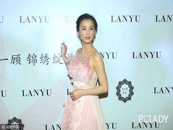 黃聖依個人資料介紹