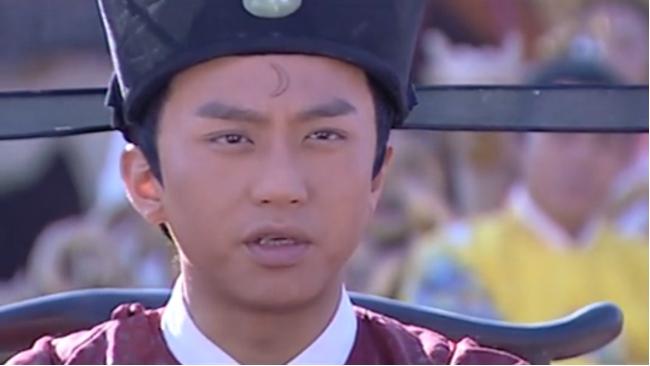 包諱的老婆是？