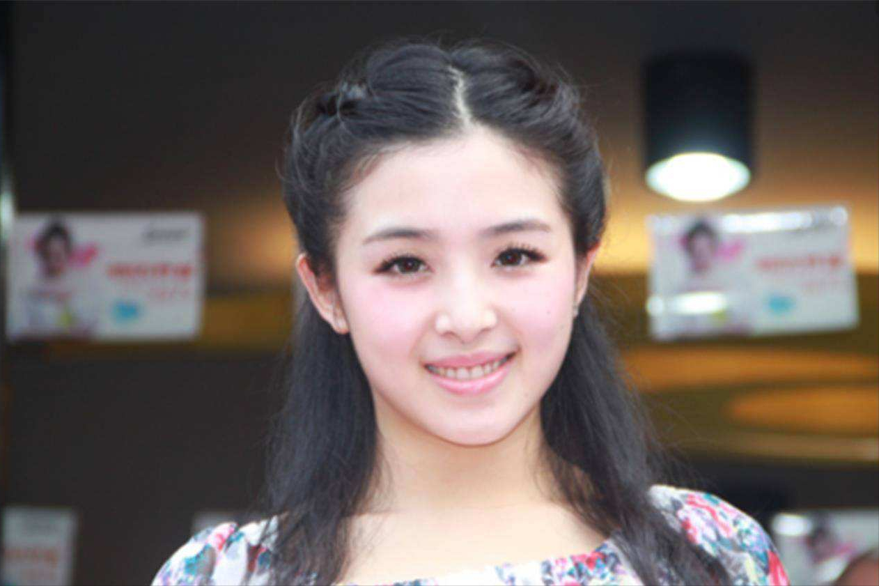 張含韻個人檔案簡介及(15歲被疑潛規則，33歲被批沒風格，現小4歲男友身分被扒手)