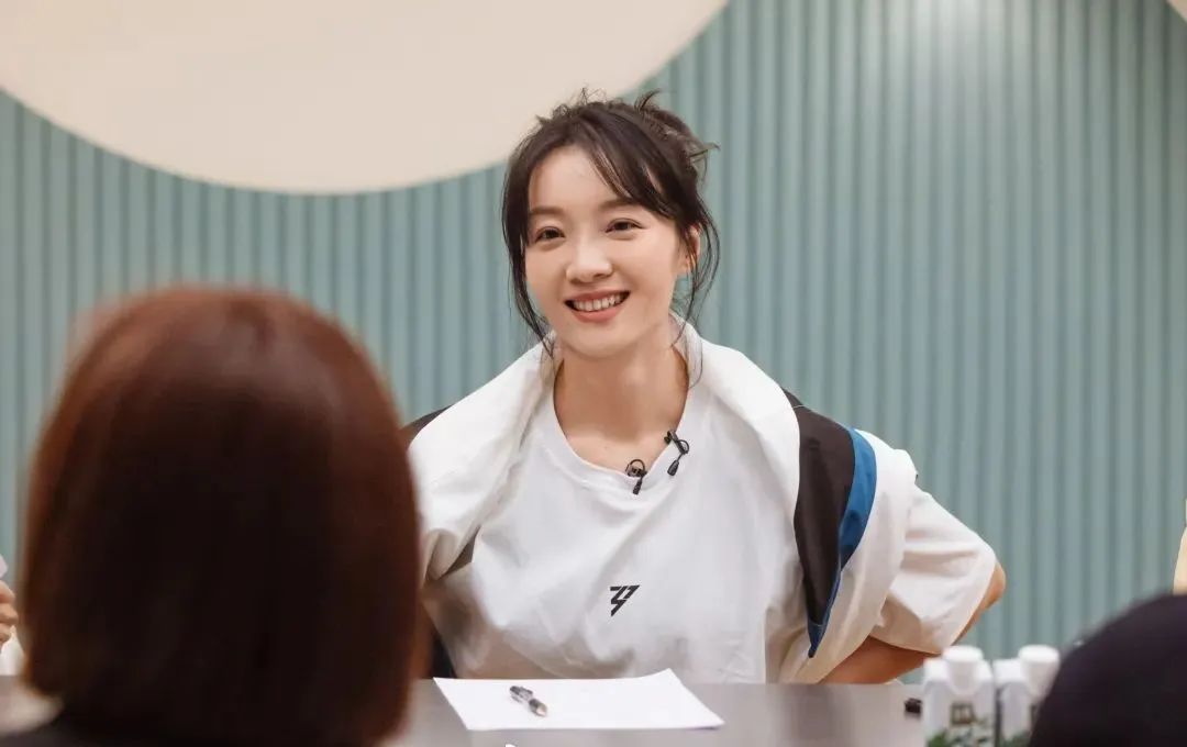 齊溪個人資料（懟章子怡、吻張一山，17歲上春晚35歲離婚，齊溪是怎樣一個人？）