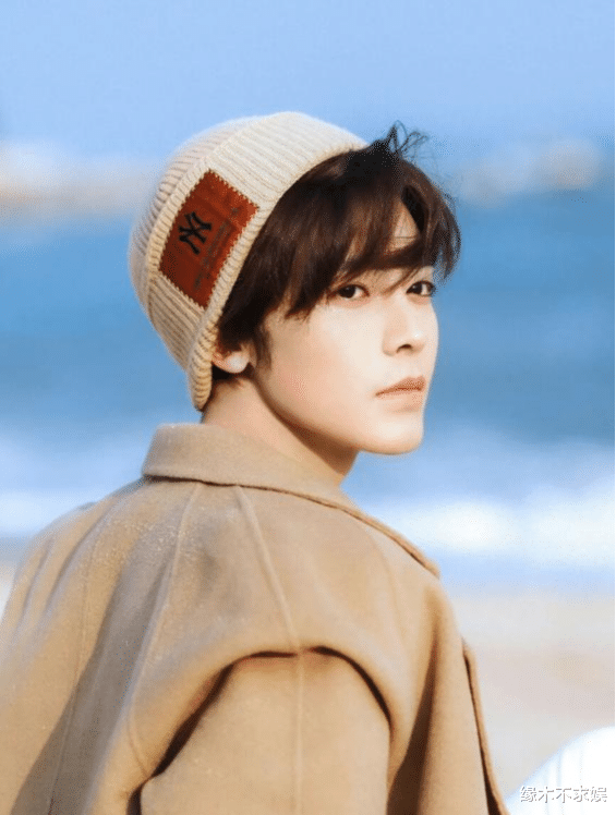 侯明昊個人資料及作品（179cm的侯明昊現實中長啥樣？活動被拍生圖，狀態令人感慨）