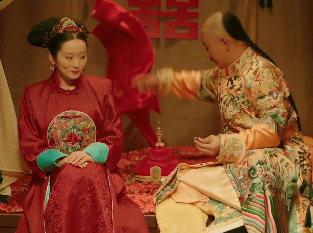 孝昭仁皇后：鰲拜義女，出身高貴一生無子，死後孝莊親臨哭喪