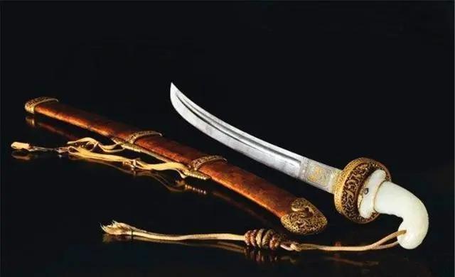 遏止隆：母為公主女為皇后，依附鰲拜卻善終，家族與大清有始有終