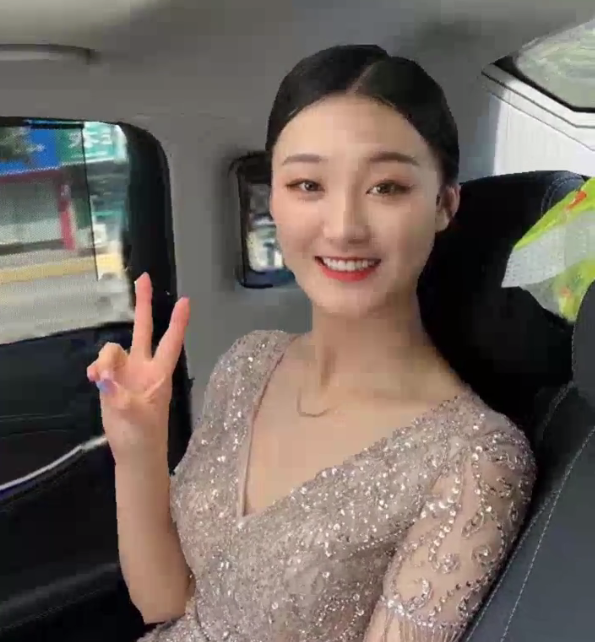 陳亞男的個人資料簡介(陳亞男真實身分被扒，並非首富女兒，只有初中文憑，是醫院臨時工)