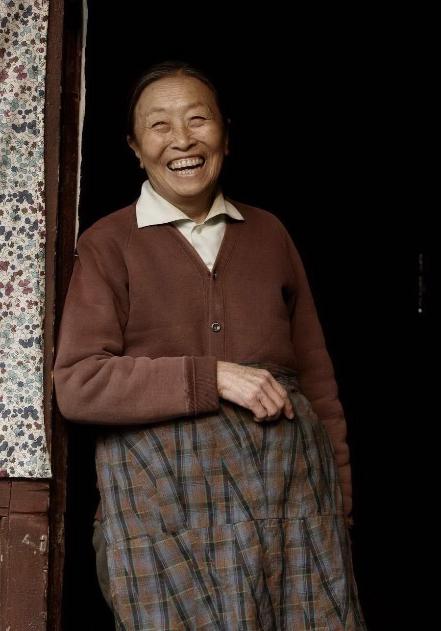 張少華親兒是誰啊(「醜娘」張少華：被幹兒子寵上天際，卻為何對親兒子充滿愧疚？)