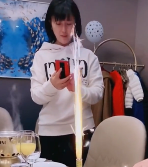 髕學晶老公是誰(48歲髕學晶二婚老公疑正面曝光，為其高齡生女 )