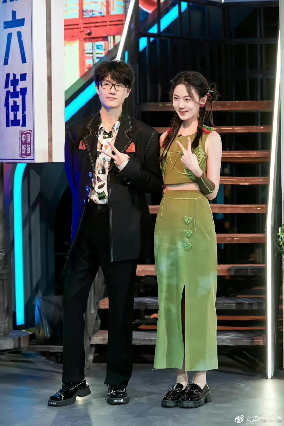 許嵩的女朋友是誰（許嵩新女友高中師生戀被扒，現在和許嵩是甜甜的戀愛）