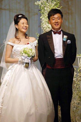 佟大為的老婆是誰（恩愛夫妻佟大為、關悅：差點錯過彼此，如今一家五口幸福不已）