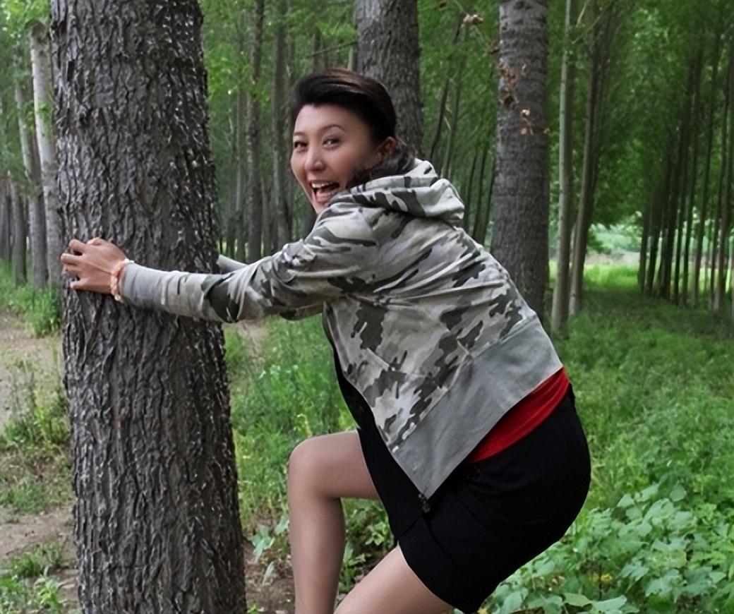 髕學晶的老公是誰(「二人轉女王」髕學晶：兩段婚姻三個孩子，兩任丈夫都是二婚)