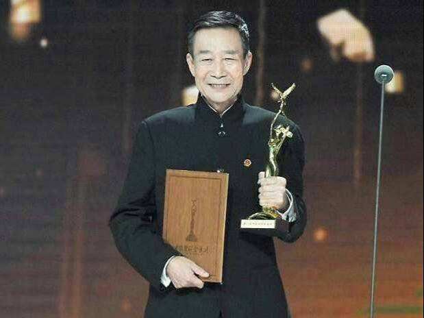 「其貌不揚，其聲不剛」的李雪健個人資料簡介（演藝界唯一的「大滿貫」）