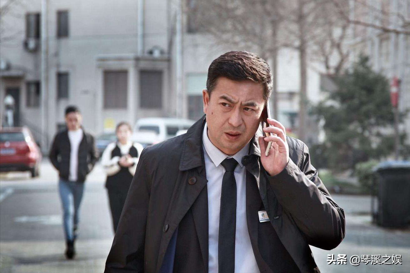 大叔張嘉譯的個人檔案簡介（一婚娶千金小姐被罵吃軟飯，二婚娶知名演員被當成寶）