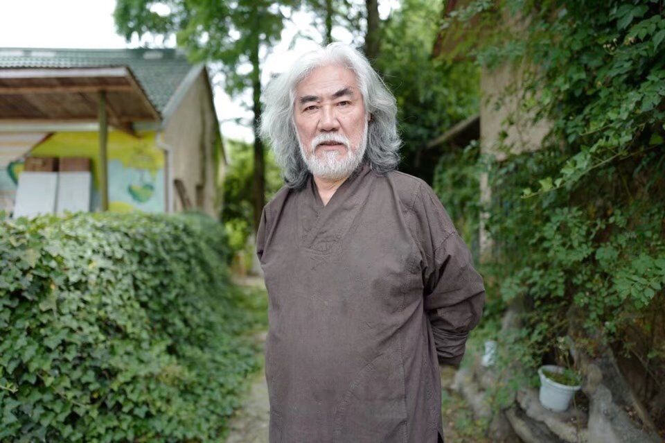 「著名導演」張紀中個人資料簡介（3段婚姻，和小31歲嬌妻結婚5年，69歲生二胎）