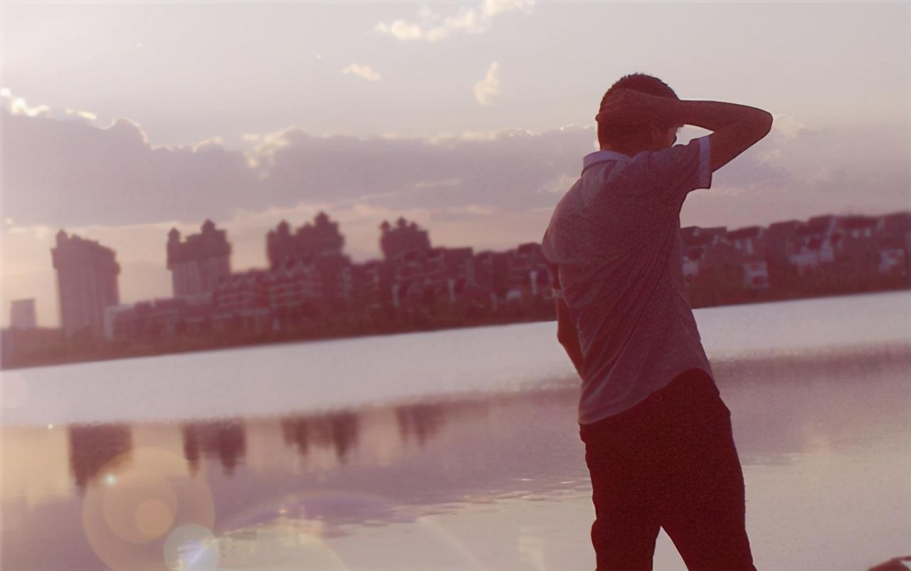 撒貝寧是誰(“藏”13年的撒貝寧：從央視名嘴到“芳心縱火犯”，終現出原形)