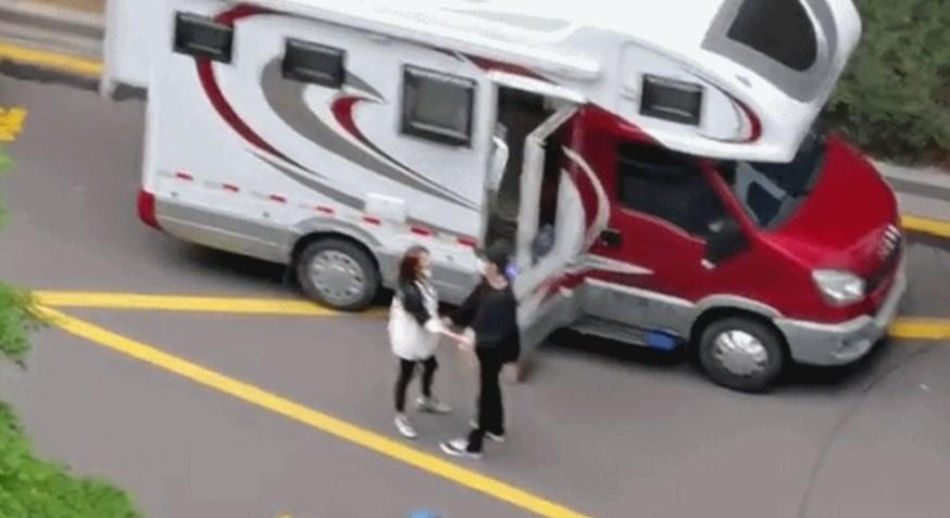 高圓圓老公是誰(高圓圓與老公甜蜜互動被拍，見到趙又廷變小女人，拉手撒嬌好膩歪)