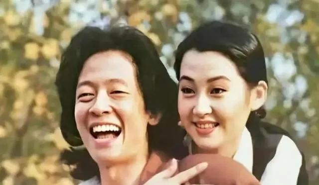 王志文的老婆是誰(王志文：娶富婆陳堅紅，飯都是他做的，如今生活還好嗎？)