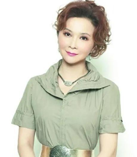 蔡明的老公是誰(演員蔡明：24歲嫁丁秋星，恩愛37年生一子，61歲想當奶奶)