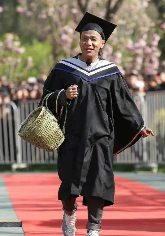 宋小寶的老婆是誰(宋小寶：二婚娶王雪，一對龍鳳胎讓他樂開懷)