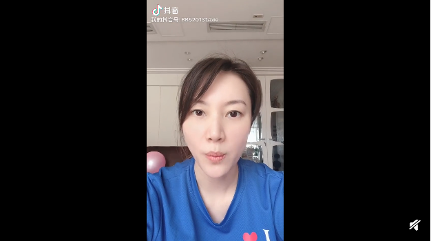 V林丹的老婆是誰(林丹妻子謝杏芳轉型女總裁，和4歲兒子互動不見林丹)