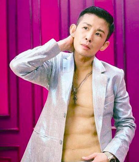 吳君如的老公是誰（吳君如老公竟是他？演藝圈沒人不認識這位大導演，女兒都14歲啦）