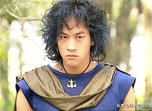 步驚雲是誰演的(從歌手到演員，因飾演步驚雲而走紅，46歲的何潤東大秀肌肉身材)