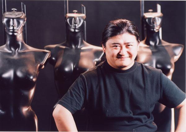 劉歡的老婆是誰(原來劉歡的老婆就是她，面相大氣穿著特別，女兒劉一絲長得很漂亮)