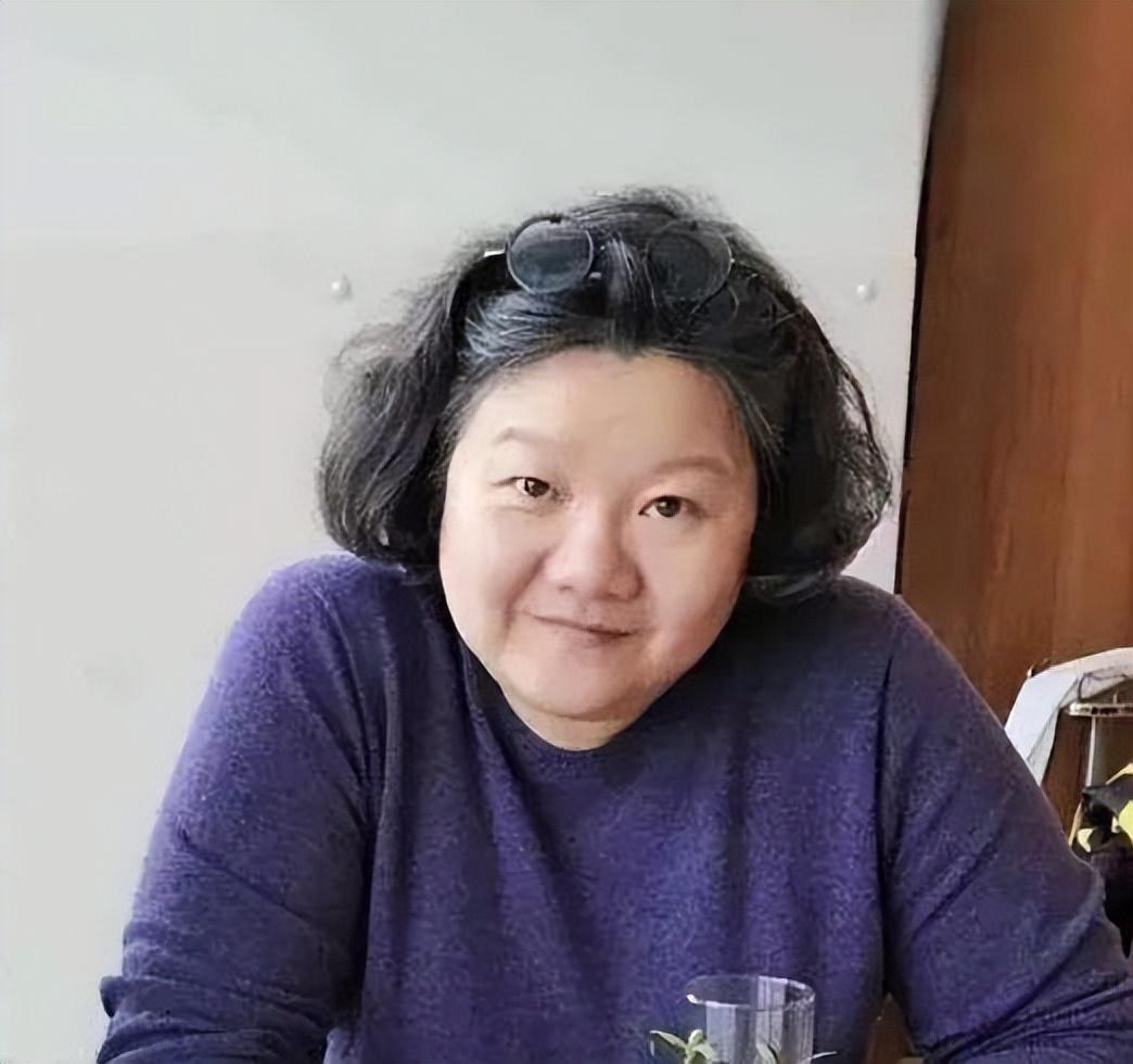 洪晃個人資料簡介及家世（洪晃：結了四次婚後才發現，楊小平才是最適合我的那一個）