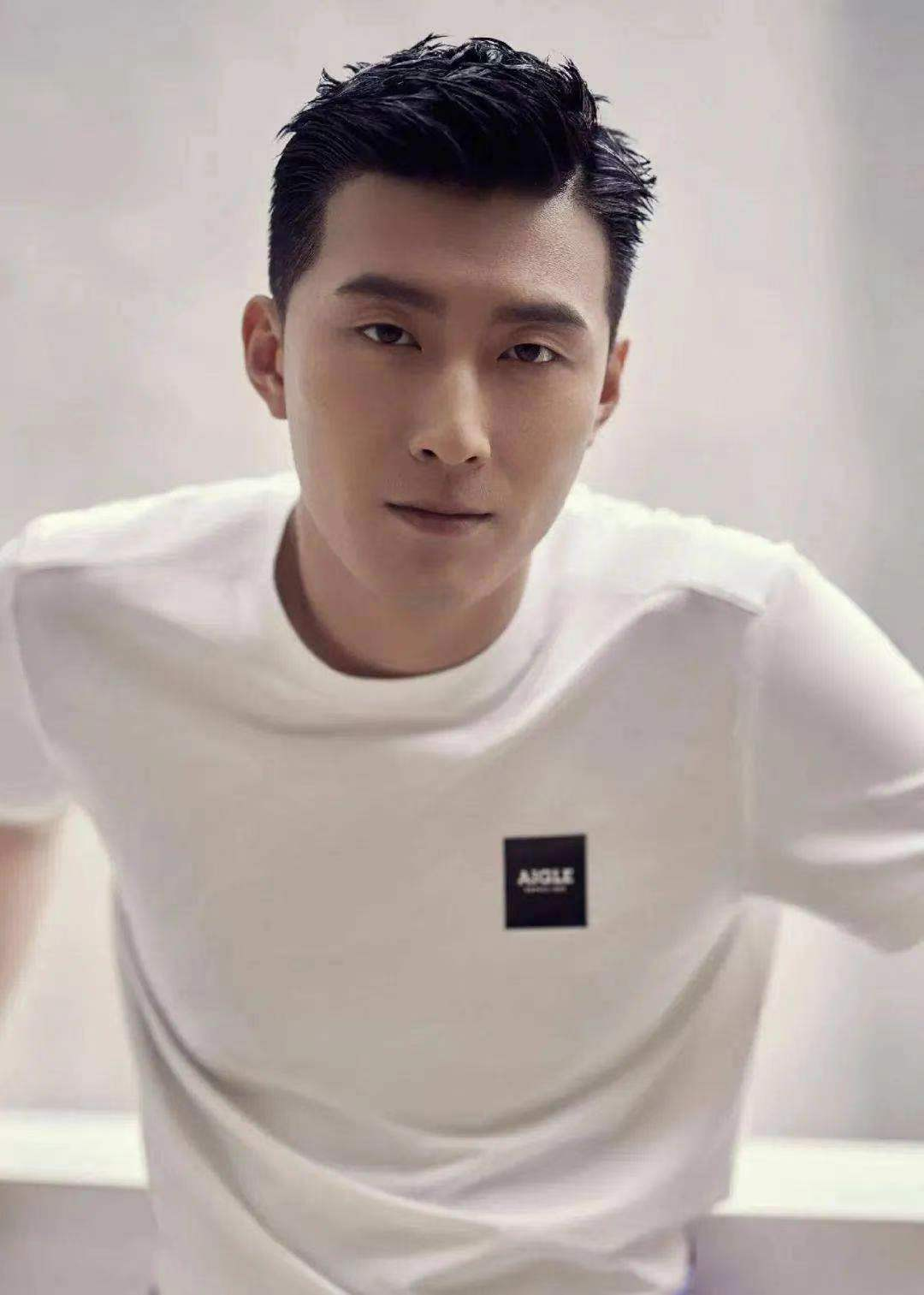 竇驍個人資料簡介及家世（讓何超蓮動心的竇驍，有著怎樣的人生經驗？）