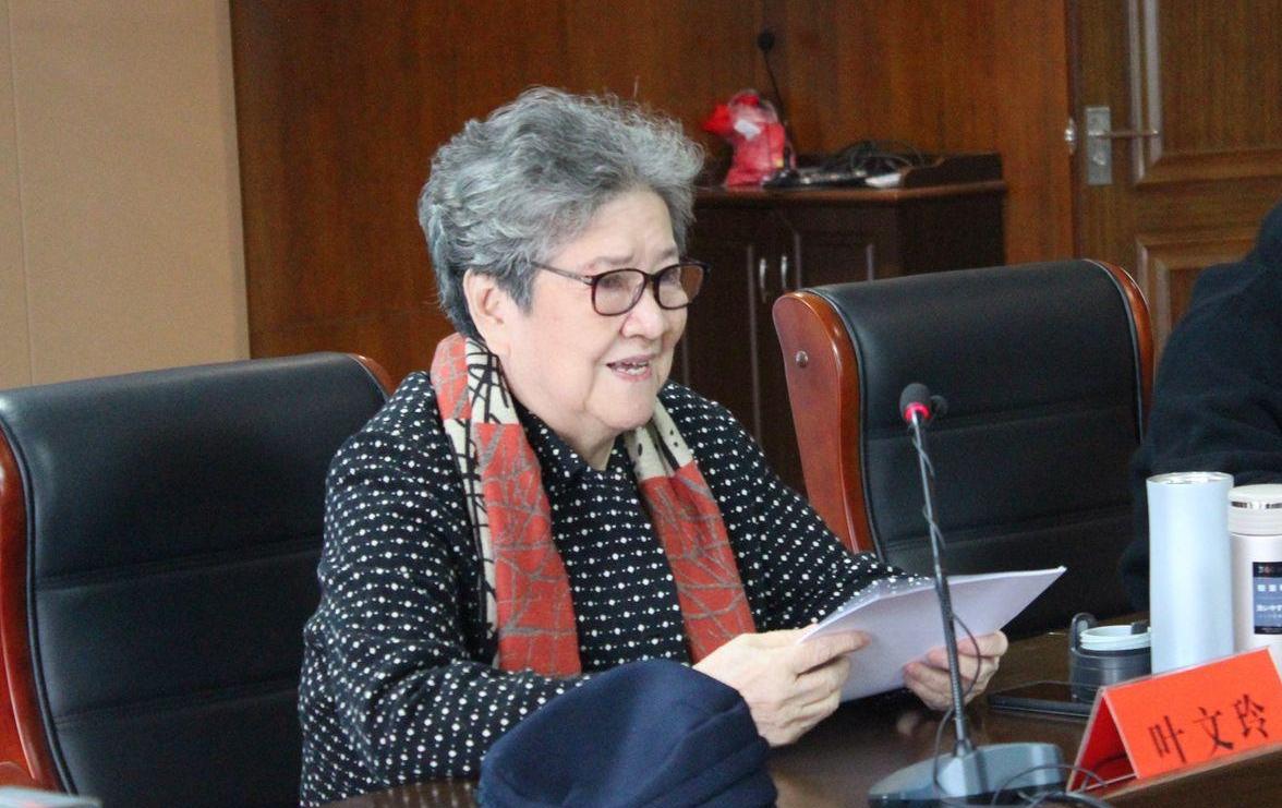 葉文玲的簡介資料（葉文玲：「永遠是逗號」）