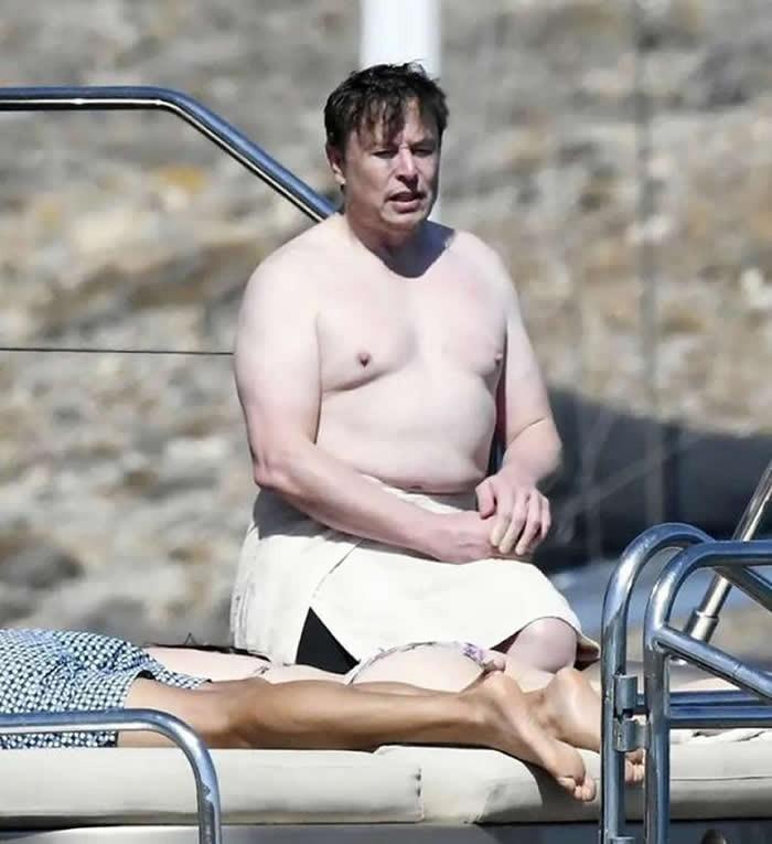 馬斯克簡介個人資料（51歲的馬斯克：身材肥碩卻女友不斷，3個女人為他生了10個娃）