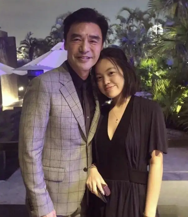 鐘鎮濤個人資料簡介及作品（鐘鎮濤：前妻同時交往5個國家的男友，因為她我被迫欠下2.5億債務）