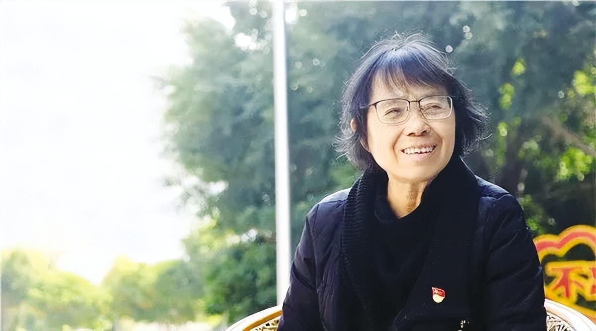 張桂梅簡介及事蹟（「燃燈校長」張桂梅：獲七一勳章，寫進共和國簡史，卻被圍攻）